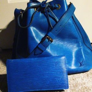 (SOLD!!) selling a Vintage blue Epi leather LV